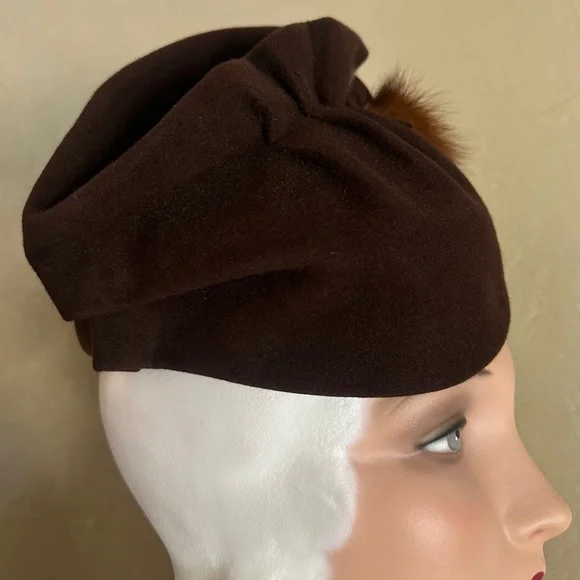 GLAMOROUS 1930s' BROWN HAT FOLDED & RUCHED AT TOP PLUS MINK TRIM